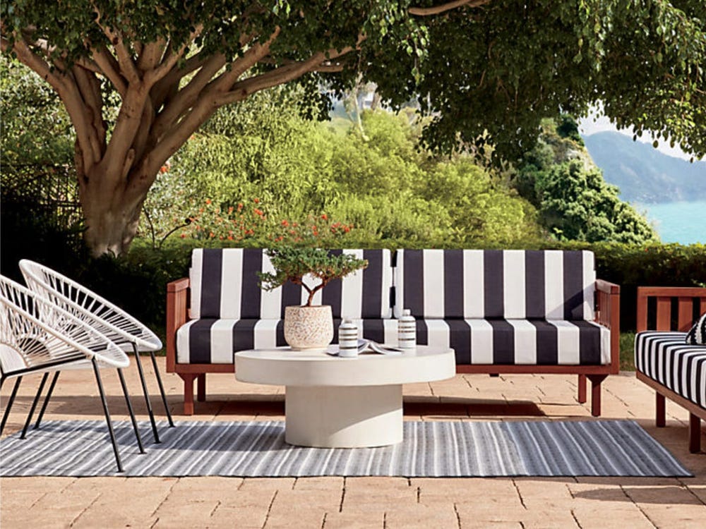 How To Care For and Update Your Outdoor Furniture