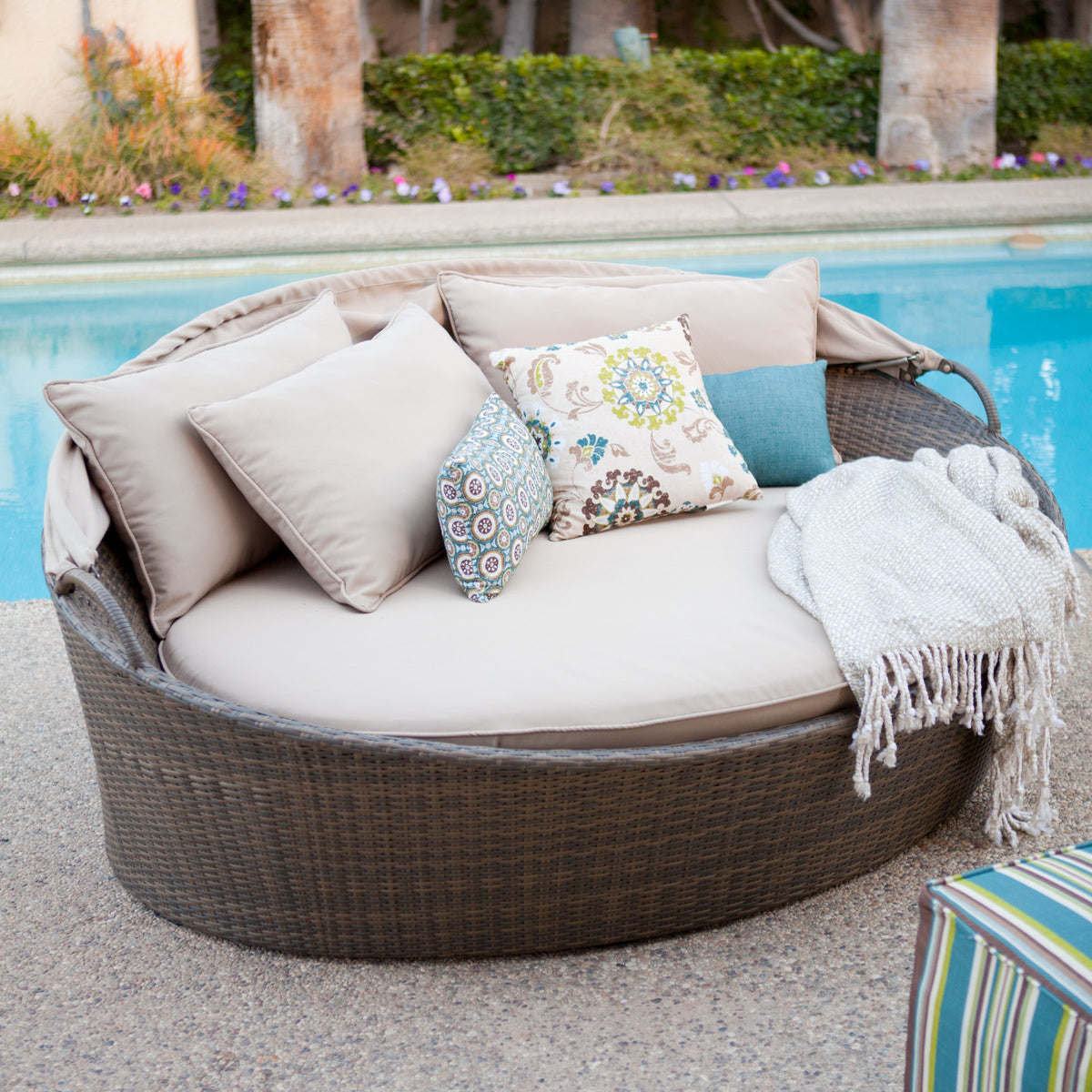 Luxury Daybeds — Creative Living